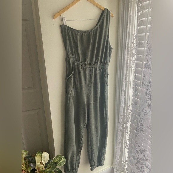AE Linen One Shoulder Jumpsuit Sage Green Large
Olive Pockets Joggers Jump Suit - Picture 3 of 7